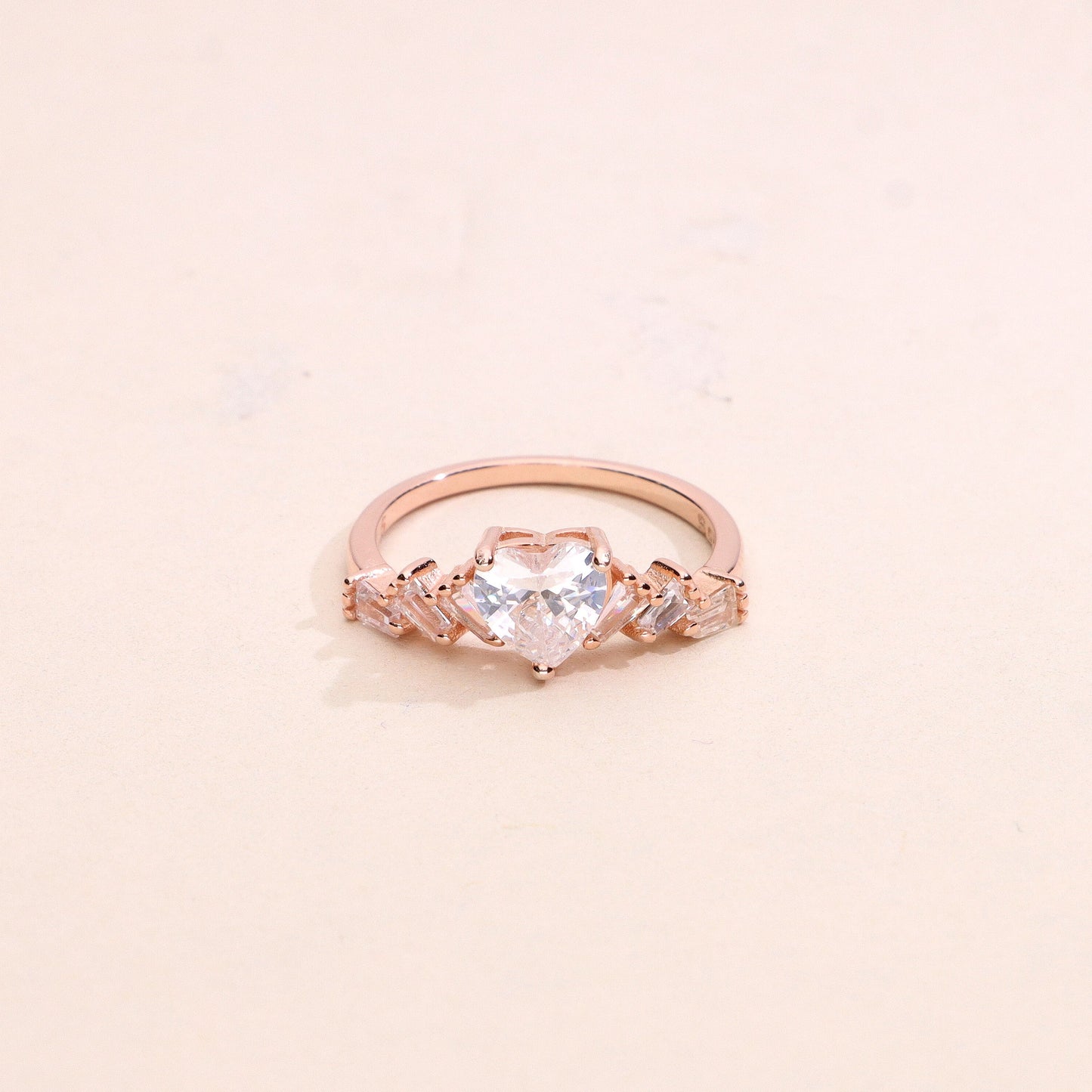 Vera Heart Ring