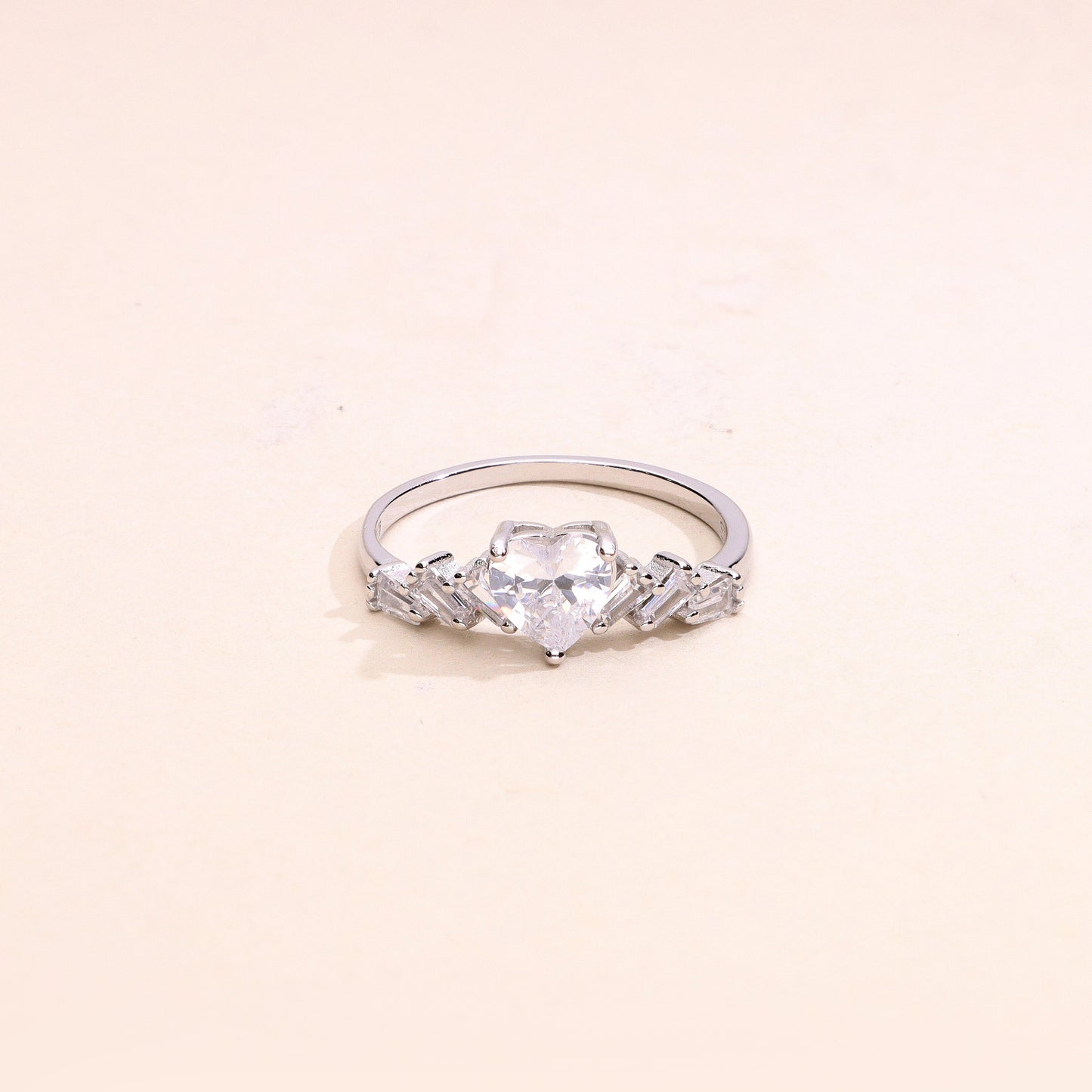 Vera Heart Ring