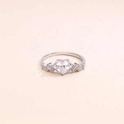 Vera Heart Ring