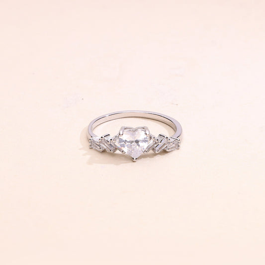 Vera Heart Ring